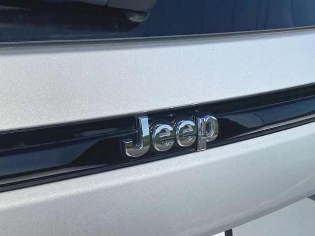 Used 2023 Jeep Grand Cherokee Limited AWD/4WD image 30