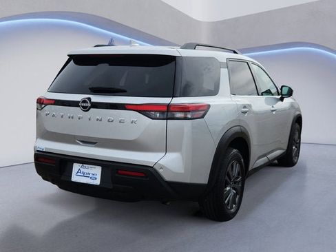 Used 2025 Nissan Pathfinder SV FWD image 5