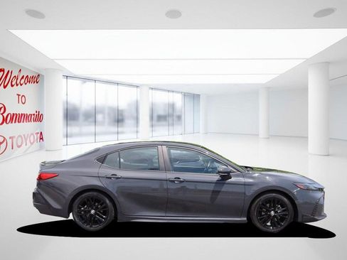 Certified 2025 Toyota Camry SE FWD image 5