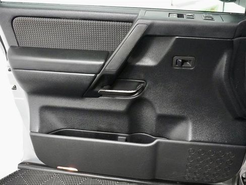 Used 2008 Nissan Titan SE image 34