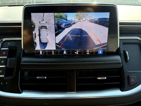 Used 2021 GMC Yukon XL SLT w/ SLT Premium Package image 17