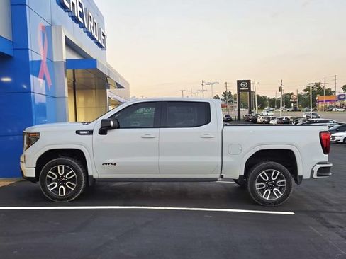 Used 2024 GMC Sierra 1500 AT4 w/ Technology Package AWD/4WD image 2