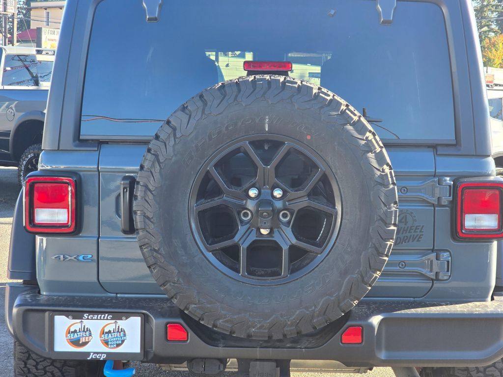 Used 2024 Jeep Wrangler Unlimited AWD/4WD image 14