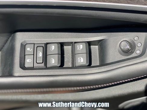 Used 2023 Jeep Grand Cherokee Limited w/ Black Appearance Package AWD/4WD image 15