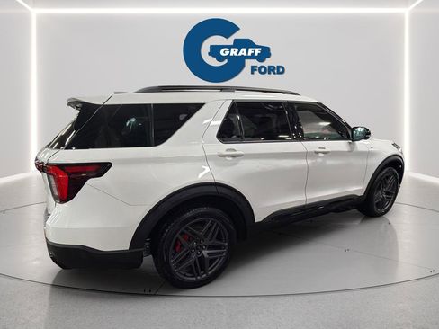 Used 2025 Ford Explorer ST-Line w/ ST-Line Street Pack image 8