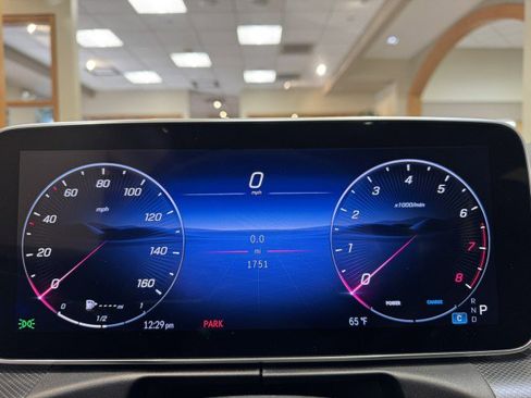 Used 2025 Mercedes-Benz C 300 Sedan image 9