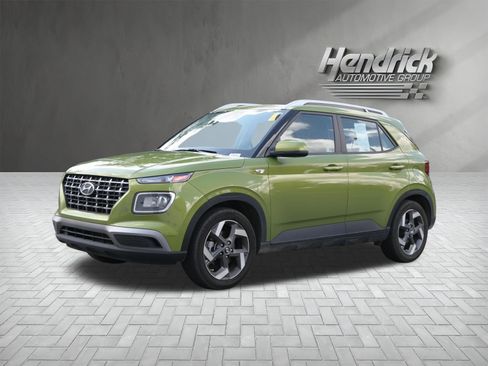 Used 2024 Hyundai Venue SEL FWD image 5