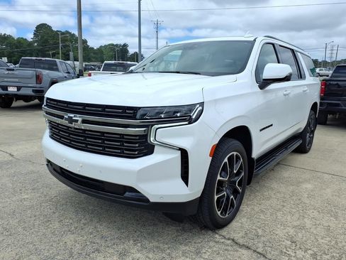 Used 2022 Chevrolet Suburban RST w/ Luxury Package AWD/4WD image 3