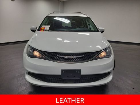 Used 2021 Chrysler Voyager Lxi image 3