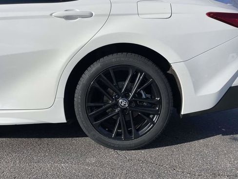 Used 2025 Toyota Camry SE w/ Convenience Package image 9