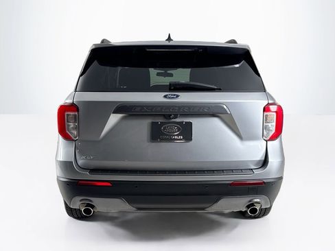 Used 2021 Ford Explorer XLT w/ Equipment Group 202A image 4