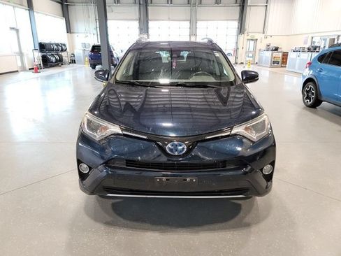 Used 2018 Toyota RAV4 XLE AWD/4WD image 2