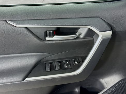 Used 2025 Toyota RAV4 XLE AWD/4WD image 17
