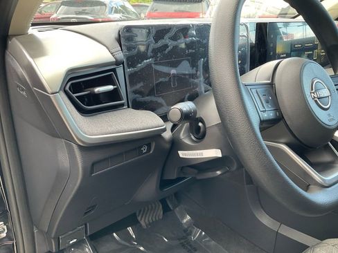 New 2025 Nissan Kicks SV w/ Illumination Package image 15