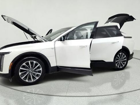 Used 2024 Cadillac Lyriq Sport RWD image 14