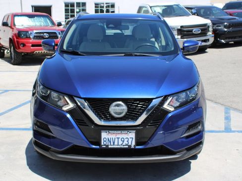 Used 2020 Nissan Rogue Sport SV FWD image 2
