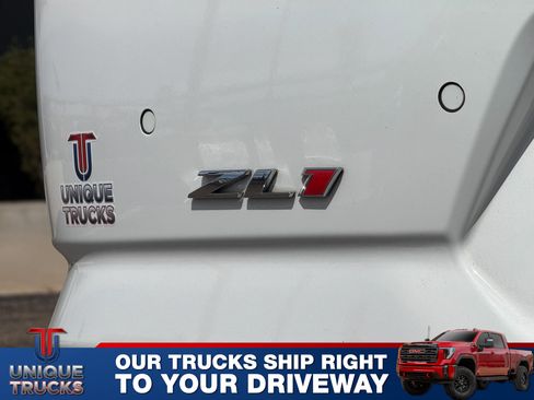 Used 2021 Chevrolet Camaro ZL1 RWD image 8