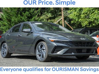 New 2025 Hyundai Elantra Limited w/ Cargo Package