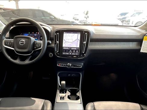 New 2026 Volvo XC40 B4 Core w/ Climate Package image 9