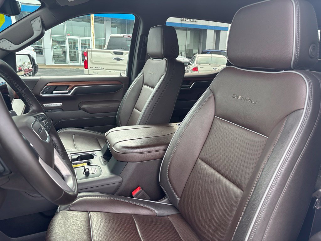 Used 2023 GMC Sierra 1500 Denali w/ Technology Package AWD/4WD image 9