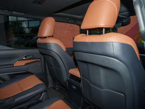 Used 2025 Lexus GX 550 w/ Accessory Package (31) AWD/4WD image 20