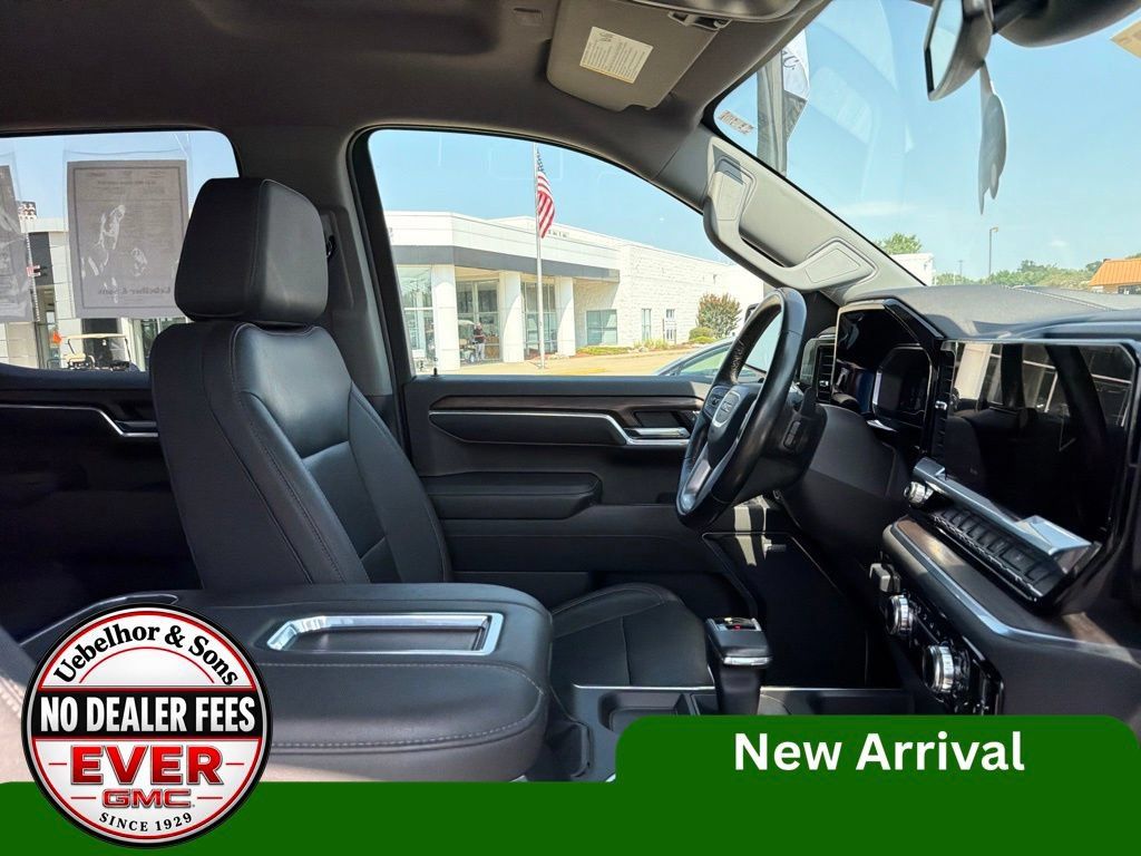 Used 2022 GMC Sierra 1500 SLT w/ SLT Convenience Package AWD/4WD image 2