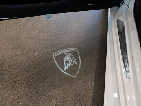 Used 2017 Lamborghini Huracan LP 580-2 RWD image 18