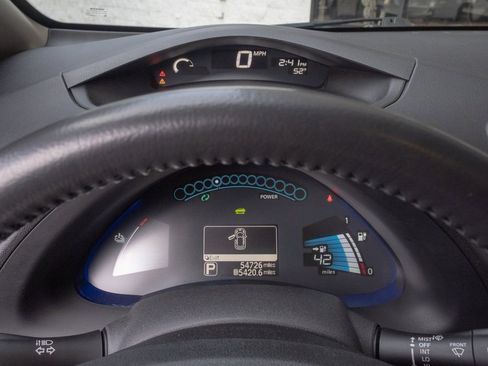 Used 2016 Nissan Leaf SV w/ Premium Package image 13