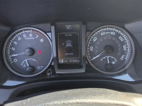 Used 2017 Toyota Tacoma TRD Off-Road image 9