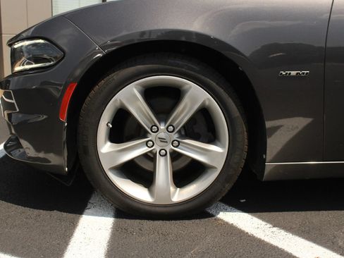 Used 2018 Dodge Charger R/T RWD image 3