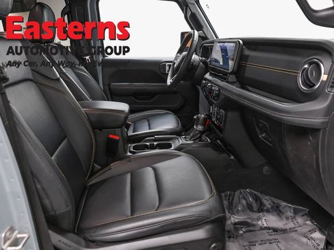 Used 2024 Jeep Wrangler Unlimited Sahara w/ Technology Group AWD/4WD image 24
