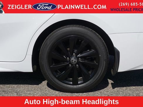 Used 2024 Toyota Camry SE image 9