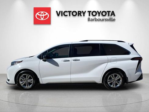 Used 2022 Toyota Sienna XSE w/ XSE Plus Package image 2