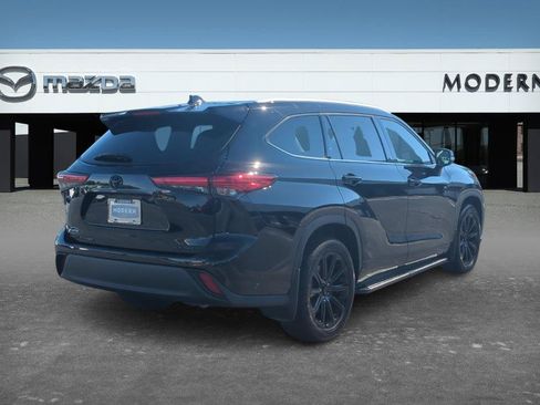 Used 2022 Toyota Highlander XLE AWD/4WD image 5