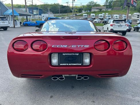 Used 2004 Chevrolet Corvette Coupe w/ Preferred Equipment Group RWD image 4