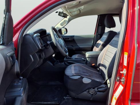 Used 2017 Toyota Tacoma SR image 13