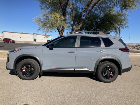 Used 2025 Nissan Rogue SV image 11