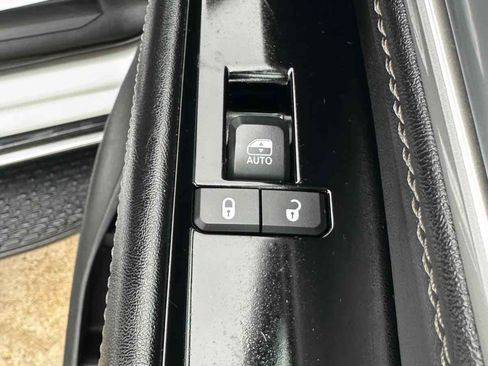 Used 2023 Jeep Wagoneer L Series II w/ Rear Seat Video Group 1 AWD/4WD image 29