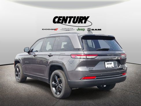 Used 2024 Jeep Grand Cherokee Limited w/ Black Appearance Package image 6