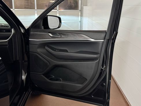 Used 2024 Jeep Grand Cherokee Limited image 43