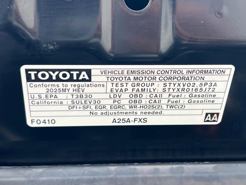 Used 2025 Toyota Camry SE image 28