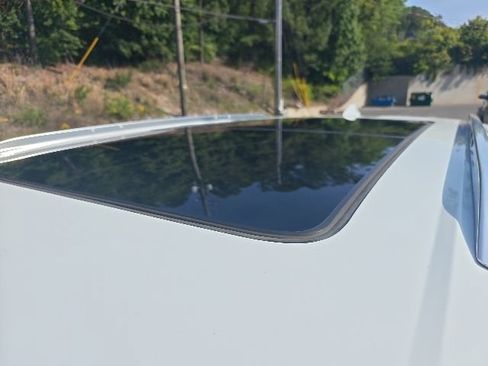 Used 2019 Chevrolet Blazer Premier w/ Sun and Wheels Package image 8