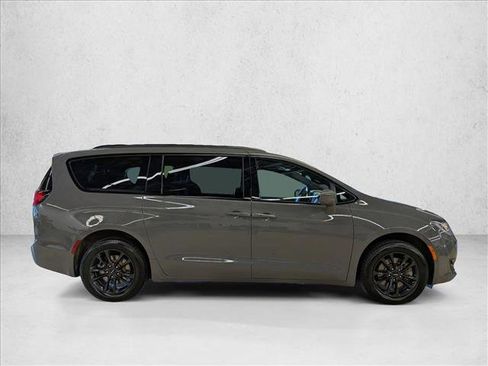 Used 2020 Chrysler Pacifica Touring-L w/ Advanced Safetytec Group AWD/4WD image 4