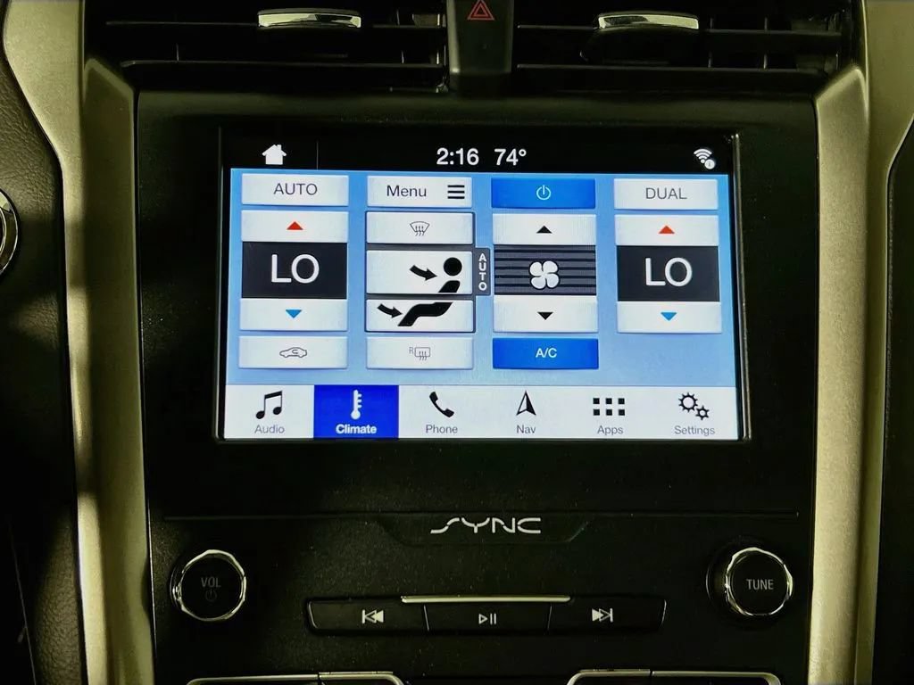 Used 2019 Ford Fusion SE FWD image 17