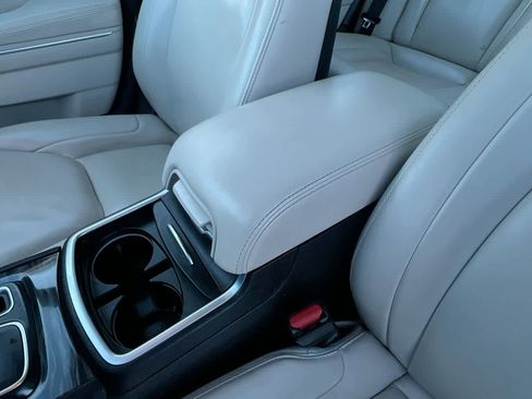 Used 2022 Chrysler 300 Touring L image 21