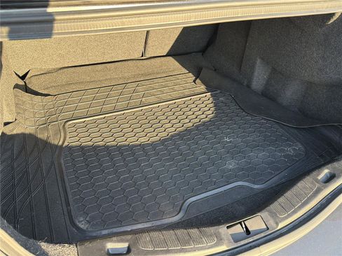 Used 2017 Ford Fusion SE w/ Fusion SE Technology Package image 16