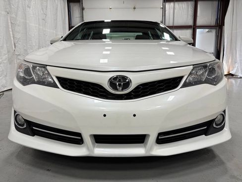 Used 2014 Toyota Camry SE FWD image 2