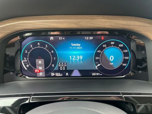 Certified 2025 Volkswagen Atlas SE image 18