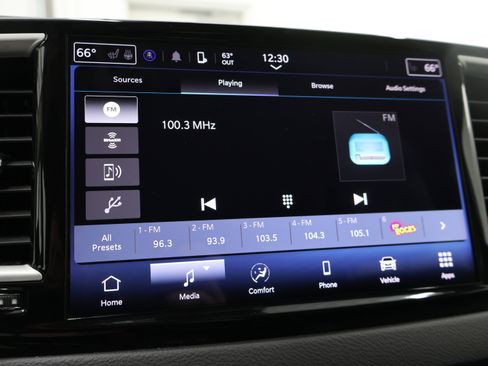 Used 2024 Chrysler Pacifica Touring-L FWD image 50