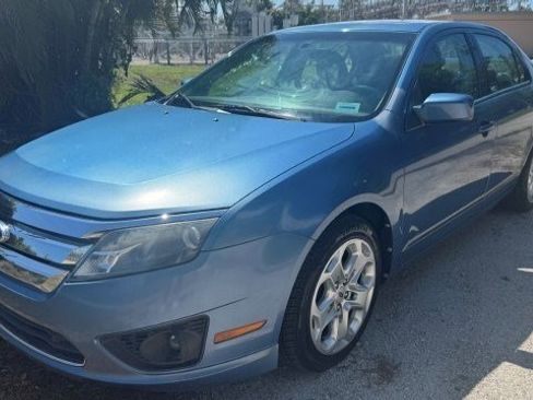 Used 2010 Ford Fusion SE image 2